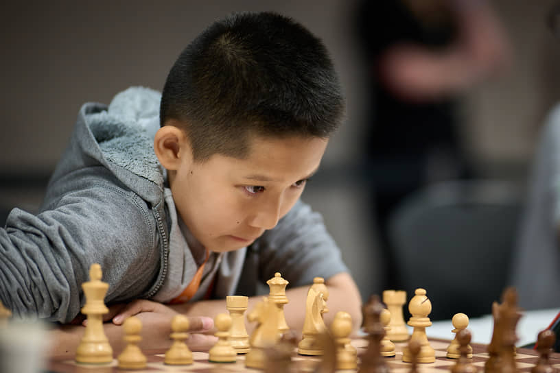 Роман Шогджиев добился звания международного мастера в 10 лет, 3 месяца и 21 день