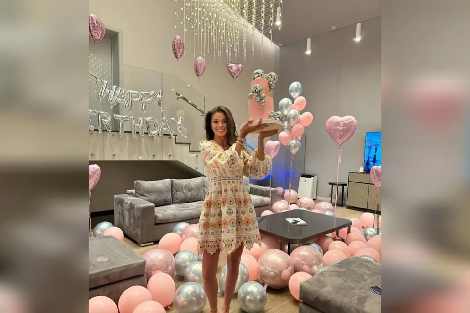 Роман Старовойт поддерживает свою возлюбленную Полину в успехах в МНИОИ им. П. А. Герцена-0