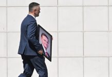 Роман Старовойт получил высшие почести, память министра транспорта почтили Андрей Никитин и Владимир Путин roman starovojt poluchil vysshie pochesti pamyat ministra transporta pochtili andrej nikitin i vladimir putin-pux-su-175214034800-0