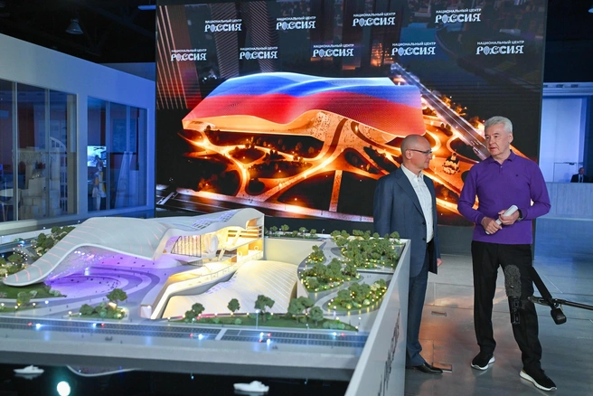 По задумке архитекторов, силуэт здания будет напоминать летящий снежный покров и бескрайние просторы | Источник: sobyanin.ru