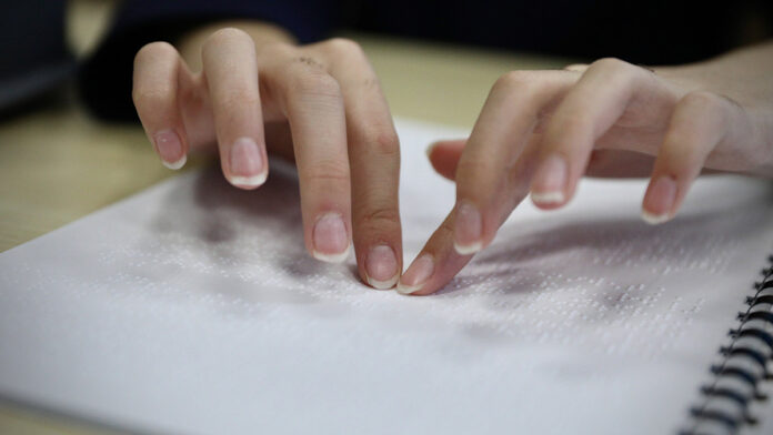 Работа первого Всероссийского центра для незрячих одаренных школьников в Москве