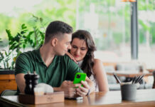 Свердловская область выбирает WhatsApp и FaceTime для общения sverdlovskaya oblast vybiraet i dlya obshheniya-pux-su-175205092500-0