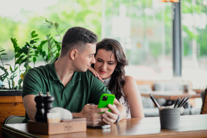 Свердловская область выбирает WhatsApp и FaceTime для общения-0