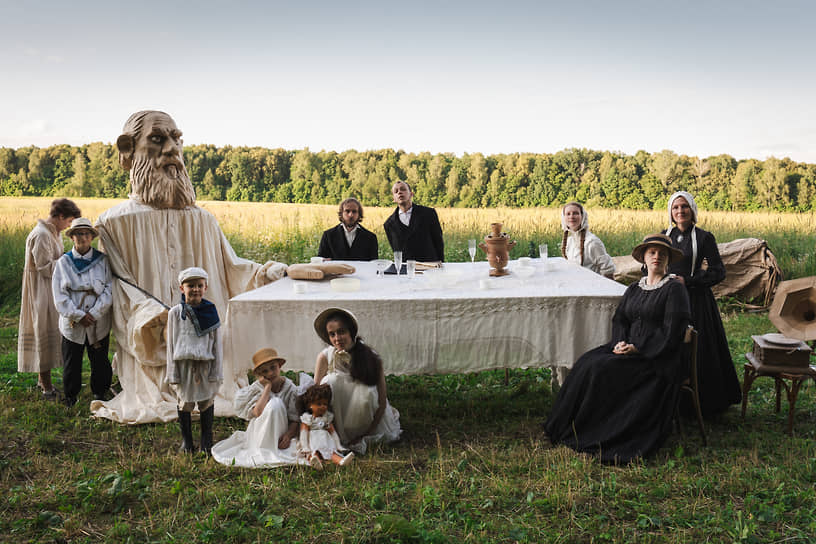 В спектакле «Дом, который покинул Лев» появляется и сам Толстой — правда, в виде огромной куклы