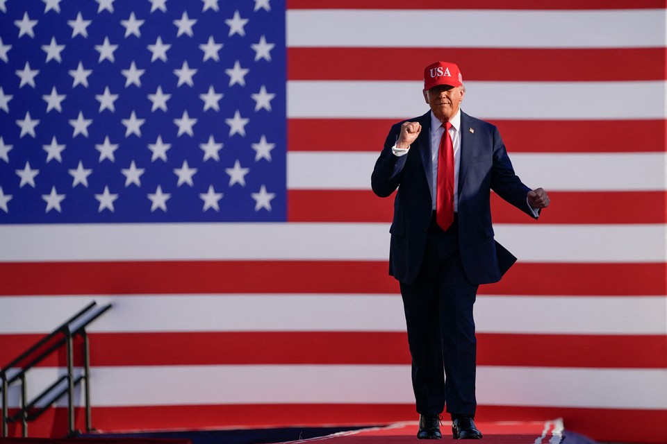 Президент США Дональд Трамп очень гордится тем, что вчера Конгресс США окончательно принял его «Большой красивый закон»
