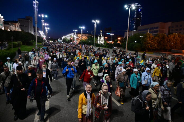 В Екатеринбурге 40 тысяч верующих почтили память Царской семьи-0