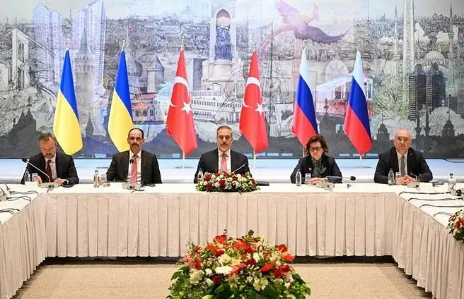 Первые два раунда переговоров проводились при участии турецкой стороны | Источник: Рамиль Ситдиков / POOL / ТАСС