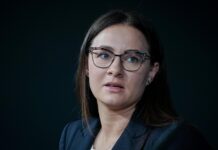 Владимир Зеленский анонсировал сенсационные перестановки в правительстве vladimir zelenskij anonsiroval sensaczionnye perestanovki v pravitelstve-pux-su-175243847500-0