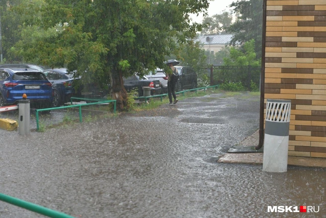 Как мощнейший ураган топит всю Москву | Источник: Артем Устюжанин / MSK1.RU