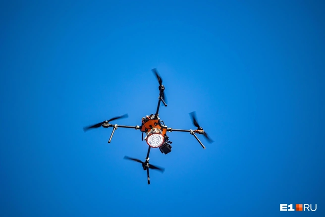 Беспилотники атаковали Россию: люди остались без интернета, а самолеты заблокированы в аэропортах | Источник: Владислав Лоншаков / E1.RU