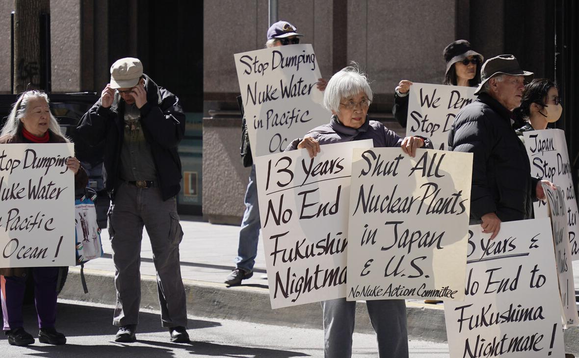 Протестующие в США против политики Японии в области ядерной безопасности в 2024 году (Li Jianguo / XinHua)