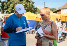 Алексей Вихарев и волонтёры создали «Городок здоровья» на Ирбитской Ярмарке aleksei viharev dispanserizacia0_pux