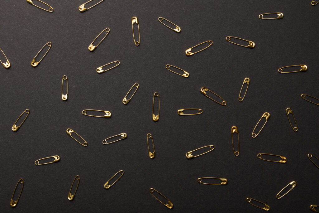 Английские булавки