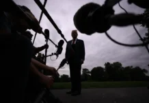 Дональд Трамп готовит срочное заявление о встрече с Путиным и Зеленским donald tramp gotovit srochnoe zayavlenie o vstreche s putinym i zelenskim-pux-su-0