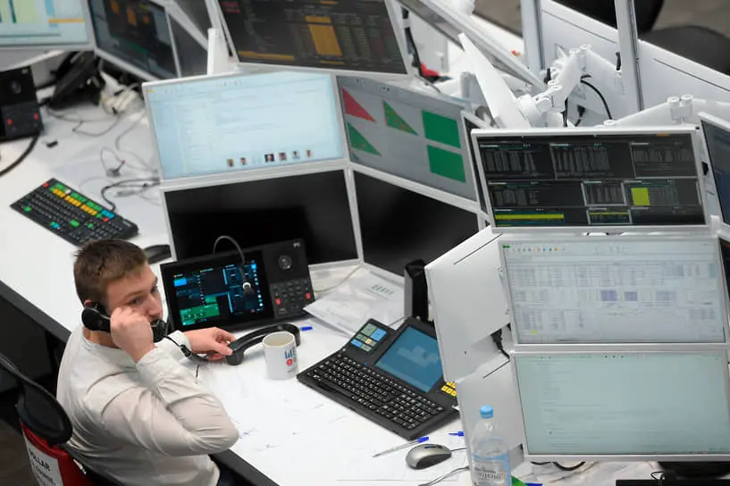 Инвесторы укрепляют позиции, формируя тренды с Дональдом Трампом, Цифра брокер и ФРС США-0