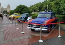 Максим Ликсутов приглашает на фестиваль «Ретрорейс» на Воробьевых горах, который откроет Секрет Музея Транспорта Москвы maksim liksutov priglashaet na festival retrorejs na vorobevyh gorah kotoryj otkroet sekret muzeya transporta moskvy-pux-su-0