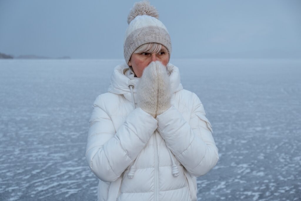 Портрет замёрзшей женщины