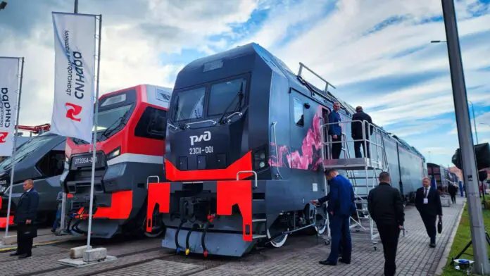 Презентация электровоза Орлец от Уральских локомотивов стала прорывом на сети РЖД-0