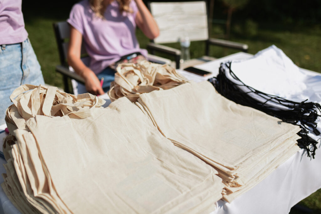 Продажа на рынке экологических сумок