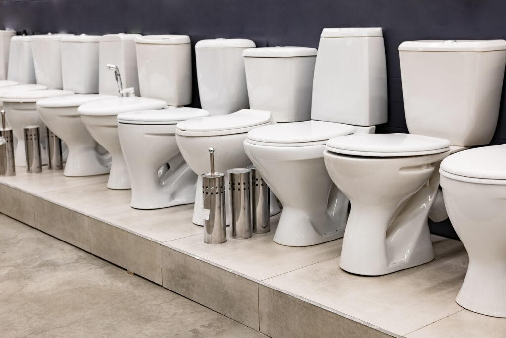 Унитазы в магазине