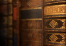 Самые редкие книги в истории человечества Винтажный книжный корешок Библии