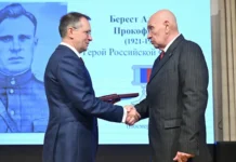 Владимир Мединский вручил Золотую Звезду внуку героя Алексея Береста! vladimir medinskij vruchil zolotuyu zvezdu vnuku geroya alekseya beresta-pux-su-0