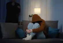 Яна Кузнецова и Светлана Бессараб о предупреждающих признаках насилия yana kuzneczova i svetlana bessarab o preduprezhdayushhih priznakah nasiliya-pux-su-0