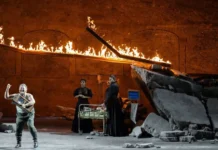 Яркая постановка «Трех сестер» Петера Этвёша на Зальцбургском фестивале yarkaya postanovka treh sester petera etvyosha na zalczburgskom festivale-pux-su-0