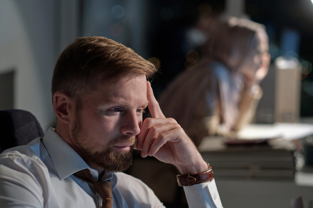 Задумчивый мужчина