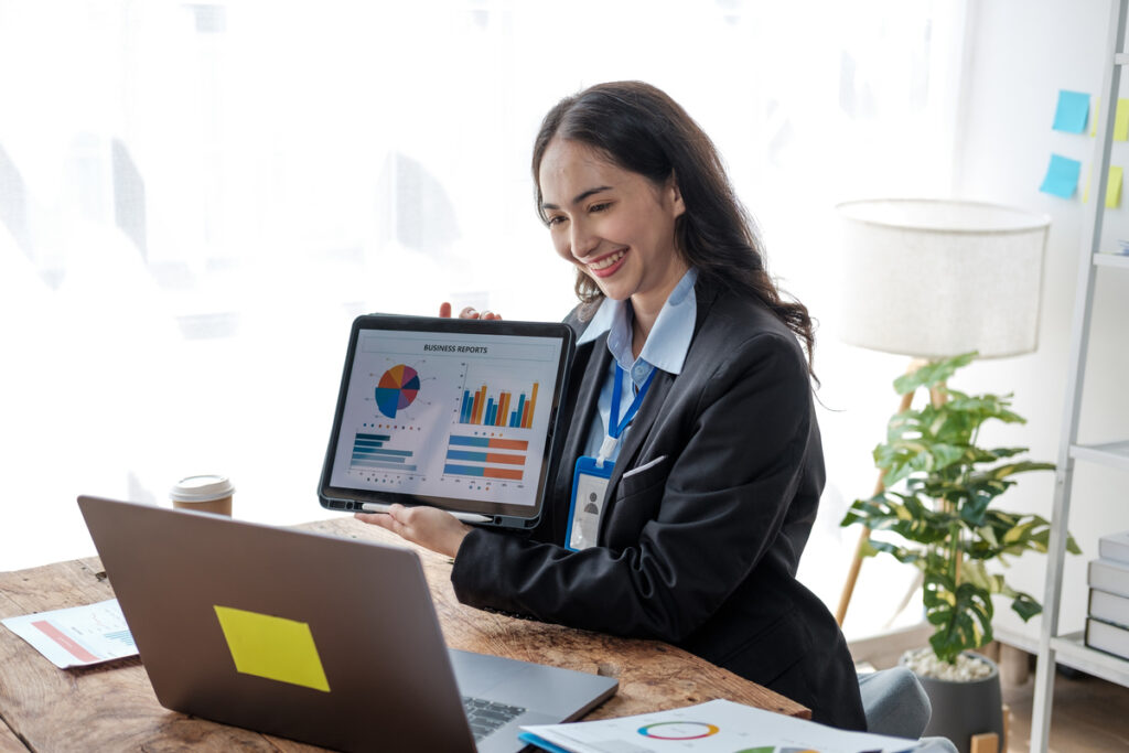 Женщина на видеоконференцсвязи