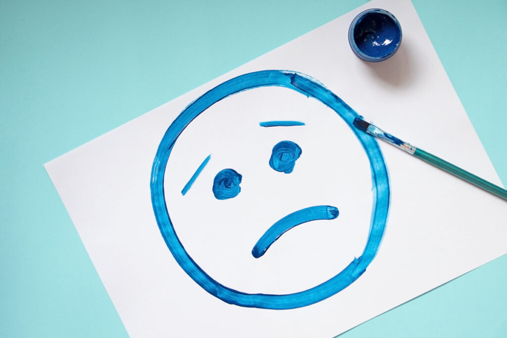 Бумага с рисунком грустного лица