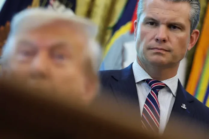 donald tramp i pit hegset obsuzhdayut novye perspektivy pentagona-pux-su-0