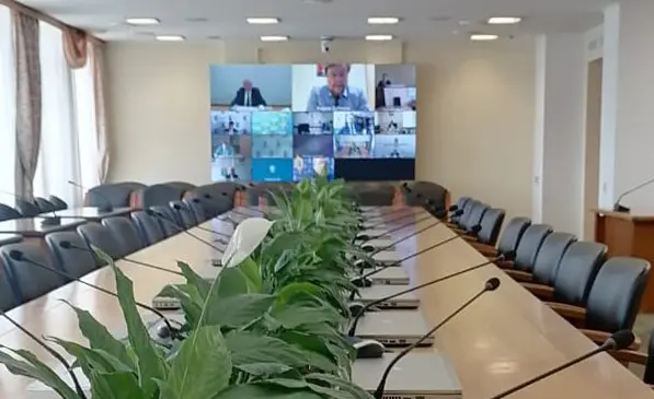 Екатеринбург и Нижний Тагил стали лидерами среди служащих Свердловской области-0