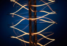 Разгадал ли Никола Тесла тайну долголетия? Электрическая винтажная лампочка