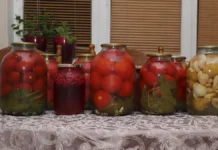 Елена Соломатина и Никита Чаплин напомнили о безопасности домашних закруток elena solomatina i nikita chaplin napomnili o bezopasnosti domashnih zakrutok-pux-su-0