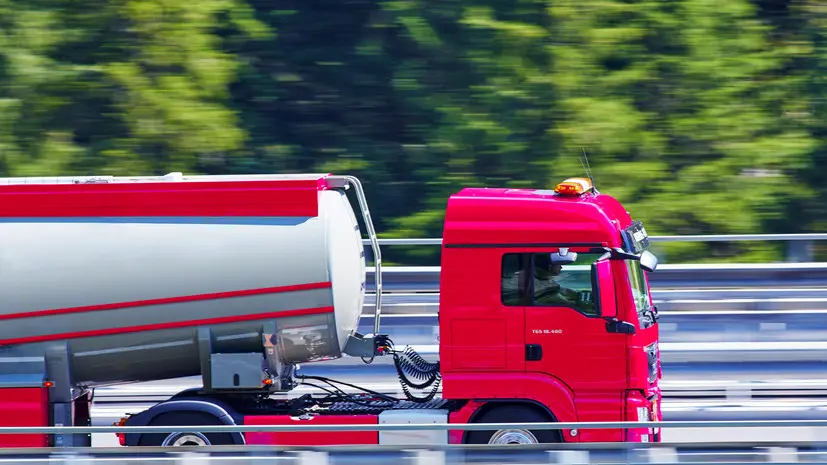 Фрезеровщик и водитель бензовоза названы самыми высокооплачиваемыми профессиями
