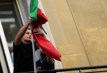 Милан объявил траур по легенде моды Джорджо Армани, вечно элегантному milan obyavil traur po legende mody dzhordzho armani vechno elegantnomu-pux-su-0