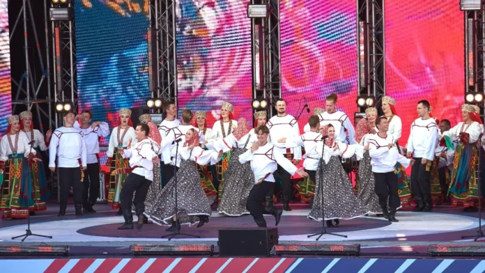 moskva priglashaet na poklonnuyu goru s uchastiem filippa kirkorova zhasmin i lyube-pux-su-0