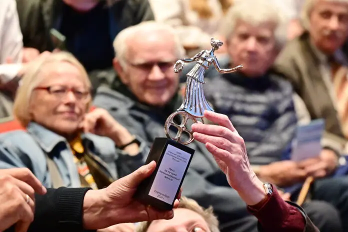 На фестивале «Россия» выступили Алтынай Адамалиева и Илья Вологуров-0