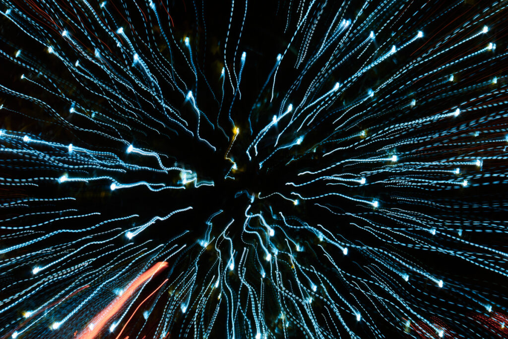 Следы света в темноте