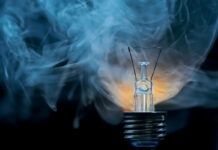 Как добывать электричество прямо из воздуха Сломанная лампочка и пар