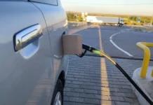 Валерий Лимаренко и Тимур Ризванов о новом НПЗ Сахалина от Газпрома к 2033 году valerij limarenko i timur rizvanov o novom npz sahalina ot gazproma k 2033 godu-pux-su-0