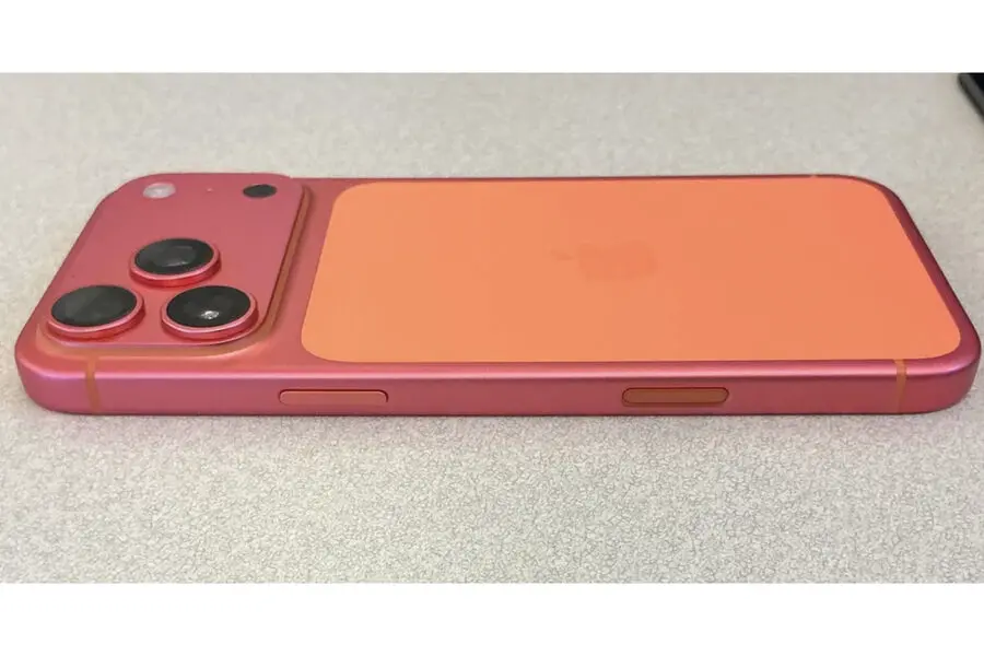 iPhone 17 Pro Max удивляет уникальной трансформацией расцветки Apple-0