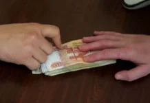 Дело о взятках таможенникам Владивостока на 900 тысяч рублей передали в суд delo o vzyatkah tamozhennikam vladivostoka na 900 tysyach rublej peredali v sud-pux-su-0