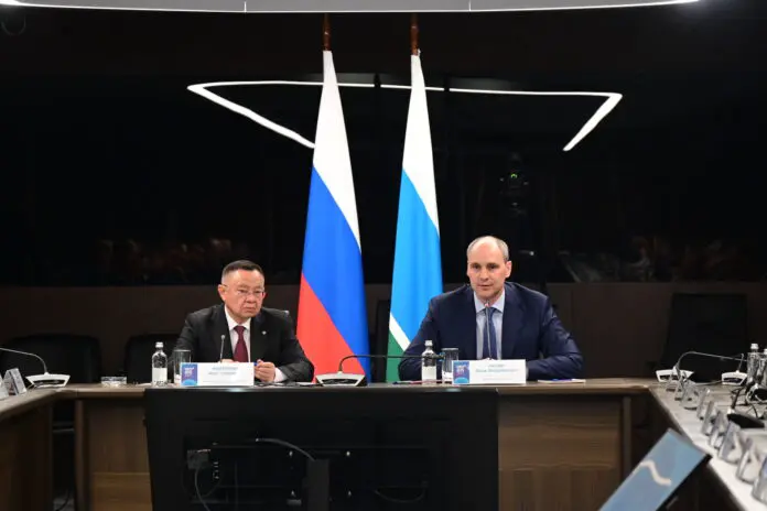 Денис Паслер и Ирек Файзуллин обсуждают тренды строительства в Свердловской области-0