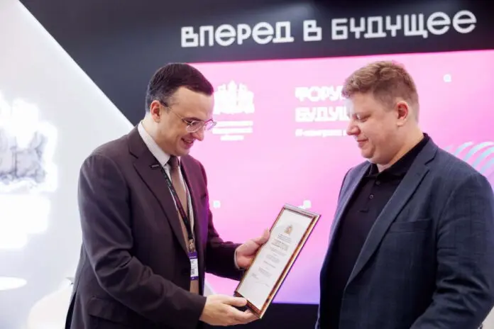 Денис Паслер вручил премии губернатора лучшим проектам УрФУ и УрГЭУ-0