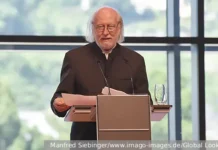 holmogorov o krasnahorkai nobelevskoj premii aleksievich i politike-pux-su-0