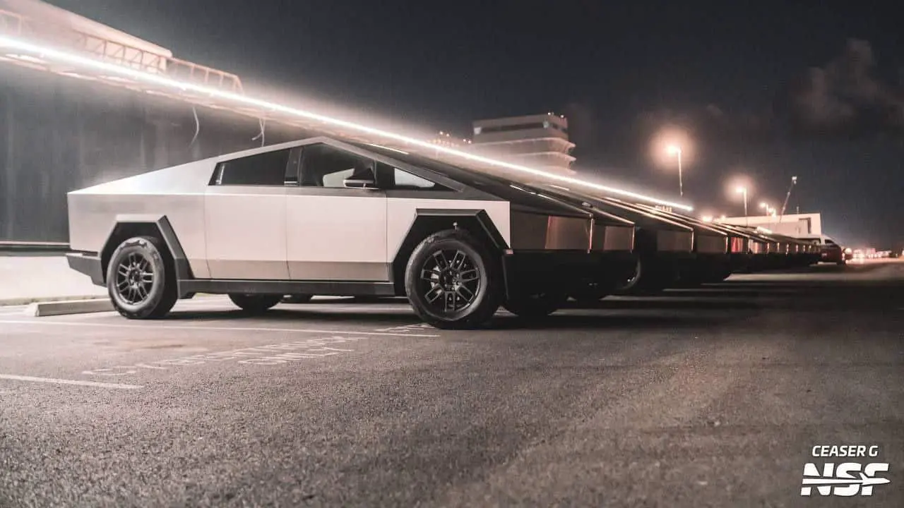 Илон Маск привлекает SpaceX и xAI для поддержки роста продаж Tesla Cybertruck-0