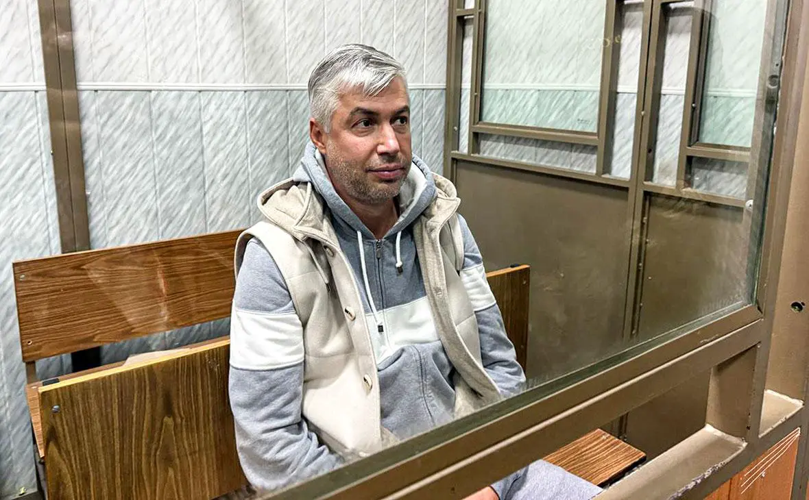 Бывший глава администрации Ростова-на-Дону Алексей Логвиненко, подозреваемый в превышении должностных полномочий, во время заседания в Ленинском районном суде, 24 октября 2025 года (Эрик Романенко / ТАСС)