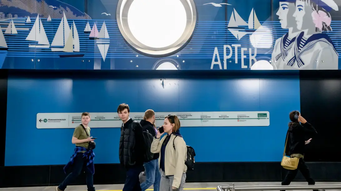 Станция метро «Крымская» новой радиальной Троицкой линии сразу после открытия